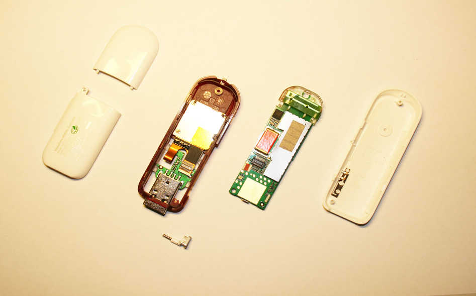 Huawei (Vodafone) K3715 dismantled Huawei (Vodafone) K3715 dismantled