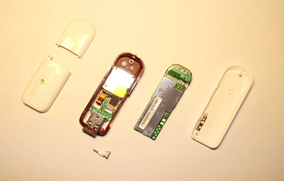 Huawei (Vodafone) K3715 dismantled Huawei (Vodafone) K3715 dismantled